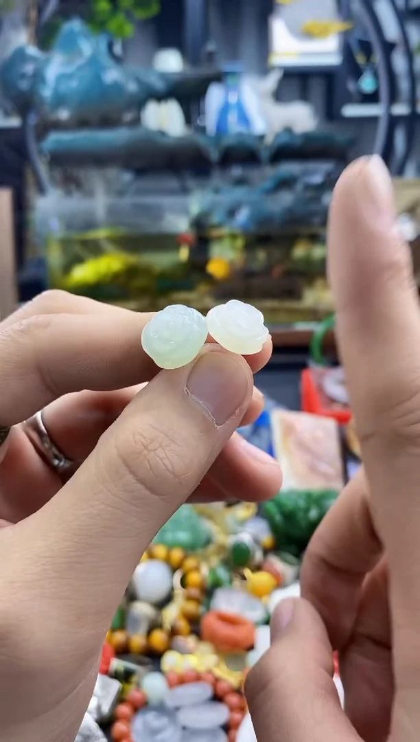 【闪购商品】和田玉耳钉银S925镶嵌花花
