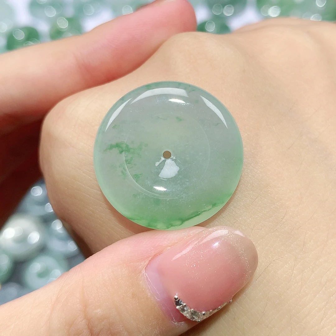 翡翠颈饰未镶嵌平安