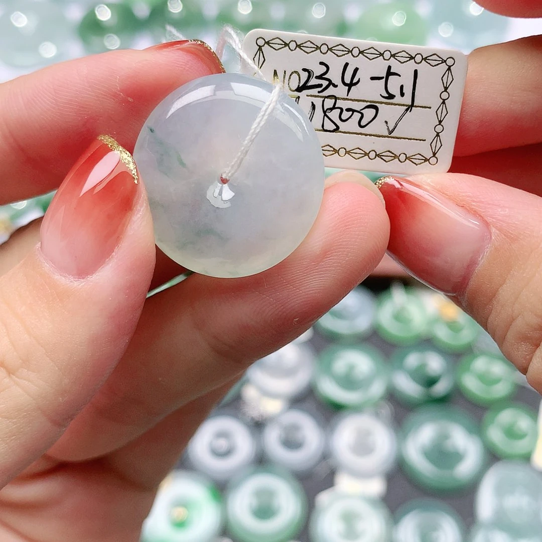 翡翠颈饰未镶嵌平安