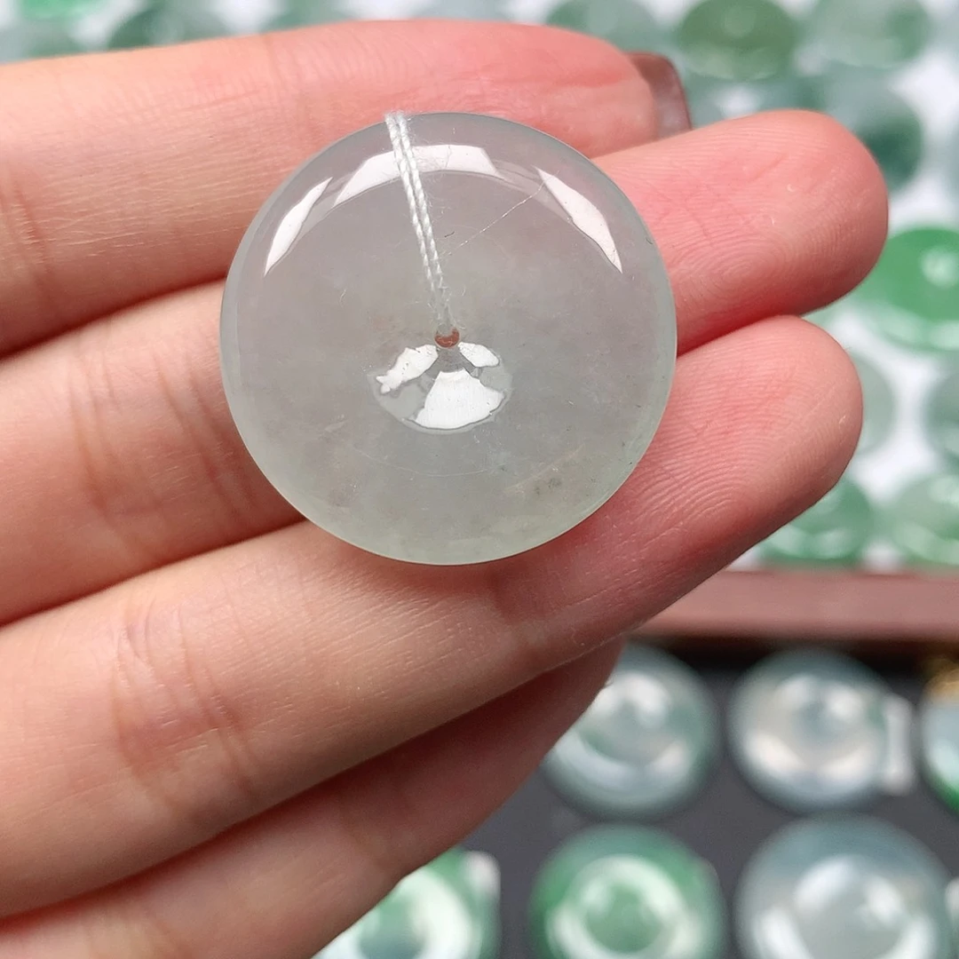 翡翠颈饰未镶嵌平安