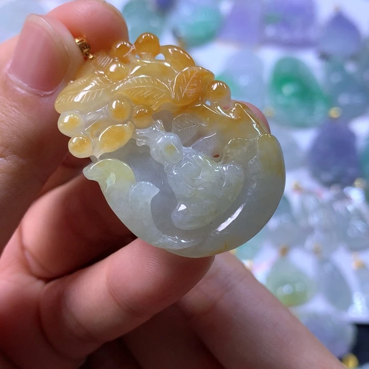 翡翠颈饰18K金镶嵌翡翠