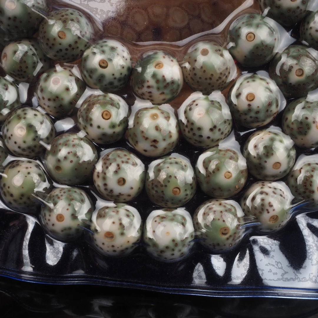 青花瓷！天成籽老玩家的梦！原生态石玉料9mm圆珠。星月菩提。