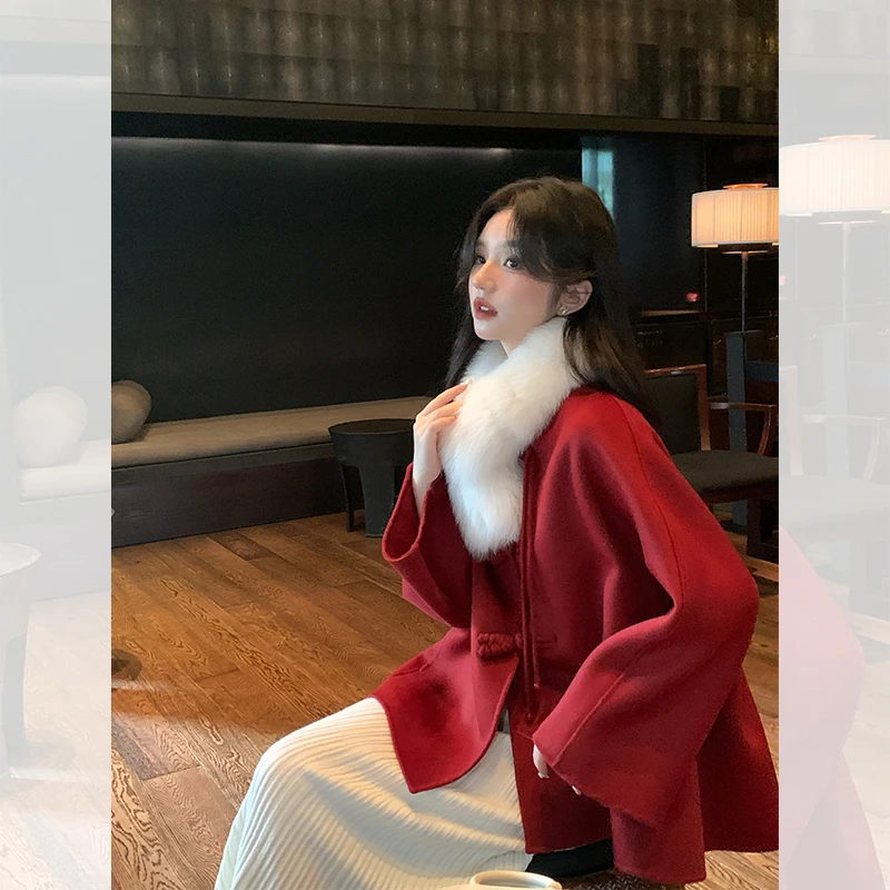大娇「知否知否」新中式短款毛呢大衣狐狸毛围脖红色国风盘扣小个子