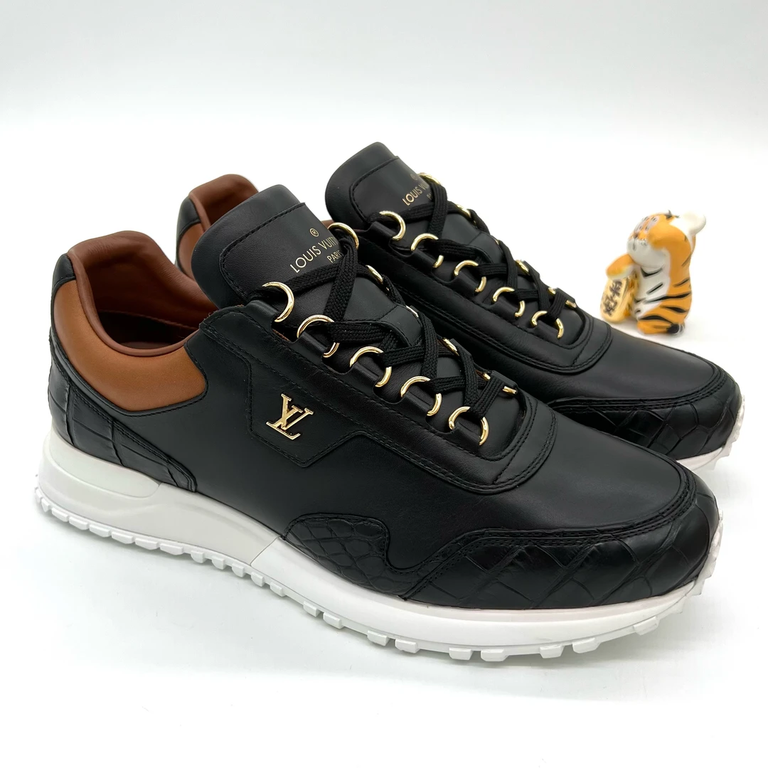 99新 LouisVuitton/路易威登 黑色皮面运动鞋男士厚底百搭 39.5码