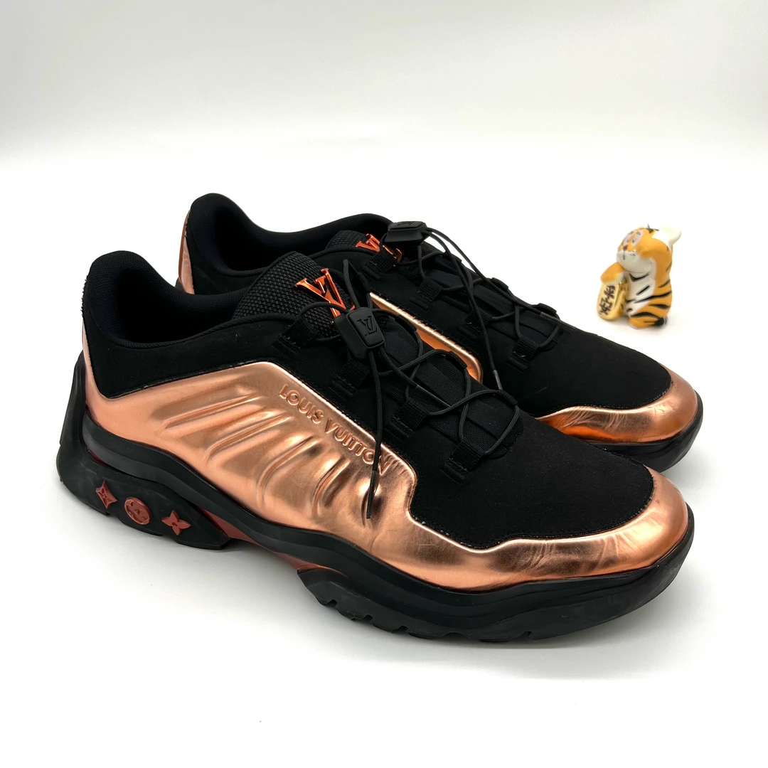 LV 路易威登/男士黑橙亮皮面拼接防滑休闲时尚运动鞋/97新/43.5码