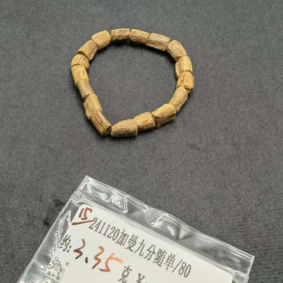 重约3.35克   241120加曼九分随单/80 （单） 天然木艺
