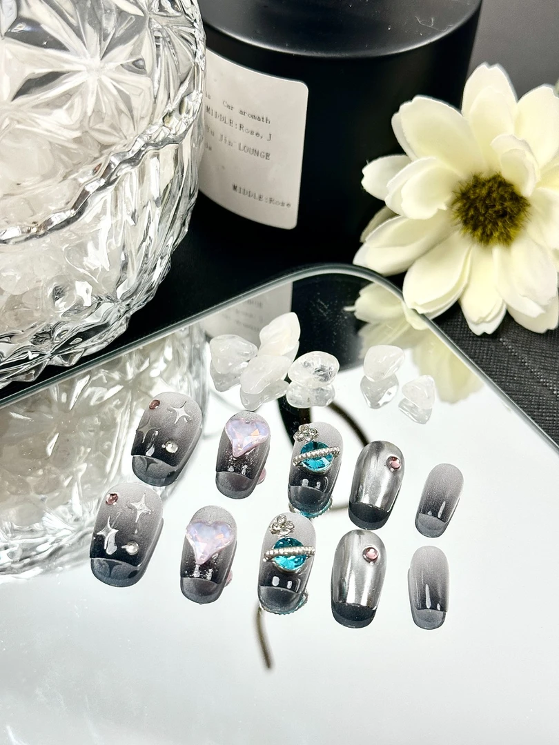 【黑皇后超短T】穿戴甲渐变指尖纯欲美少女冰透指甲贴气质夏穿戴