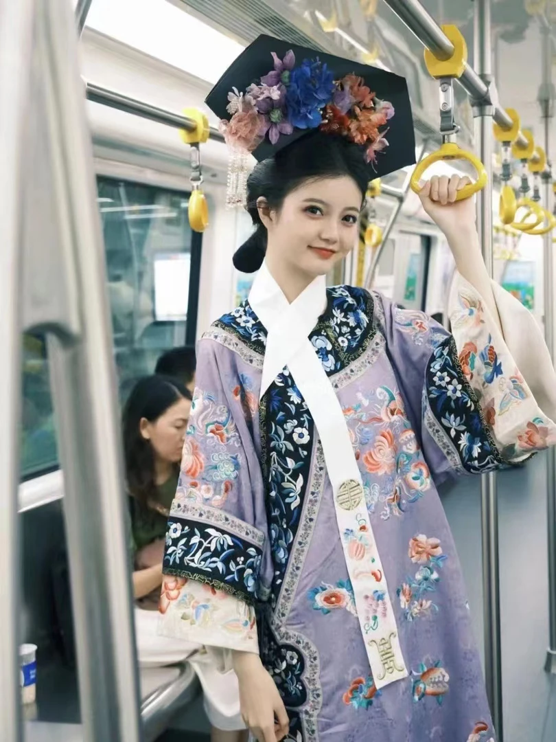 格格贵妃年轻清代女装清朝少奶奶氅衣旗装旗绣花中国宫廷晋商汉服