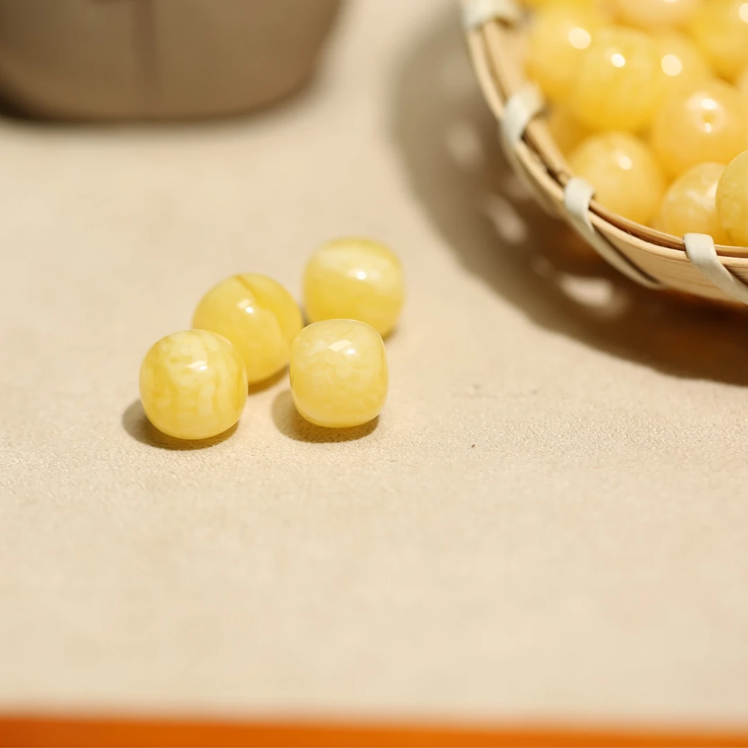 天然琥珀俄料鸡油黄蜜蜡精工高桩老型(多样性随机发一）