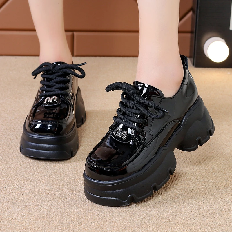 厚底黑色单鞋女2025年春秋新款增高小个子英伦风小皮鞋漆皮乐福鞋