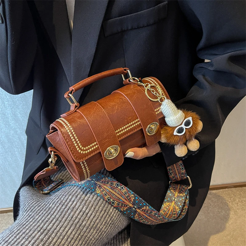 小众复古潮流女2025新款潮时尚百搭斜挎包高级感手提波士顿圆筒包