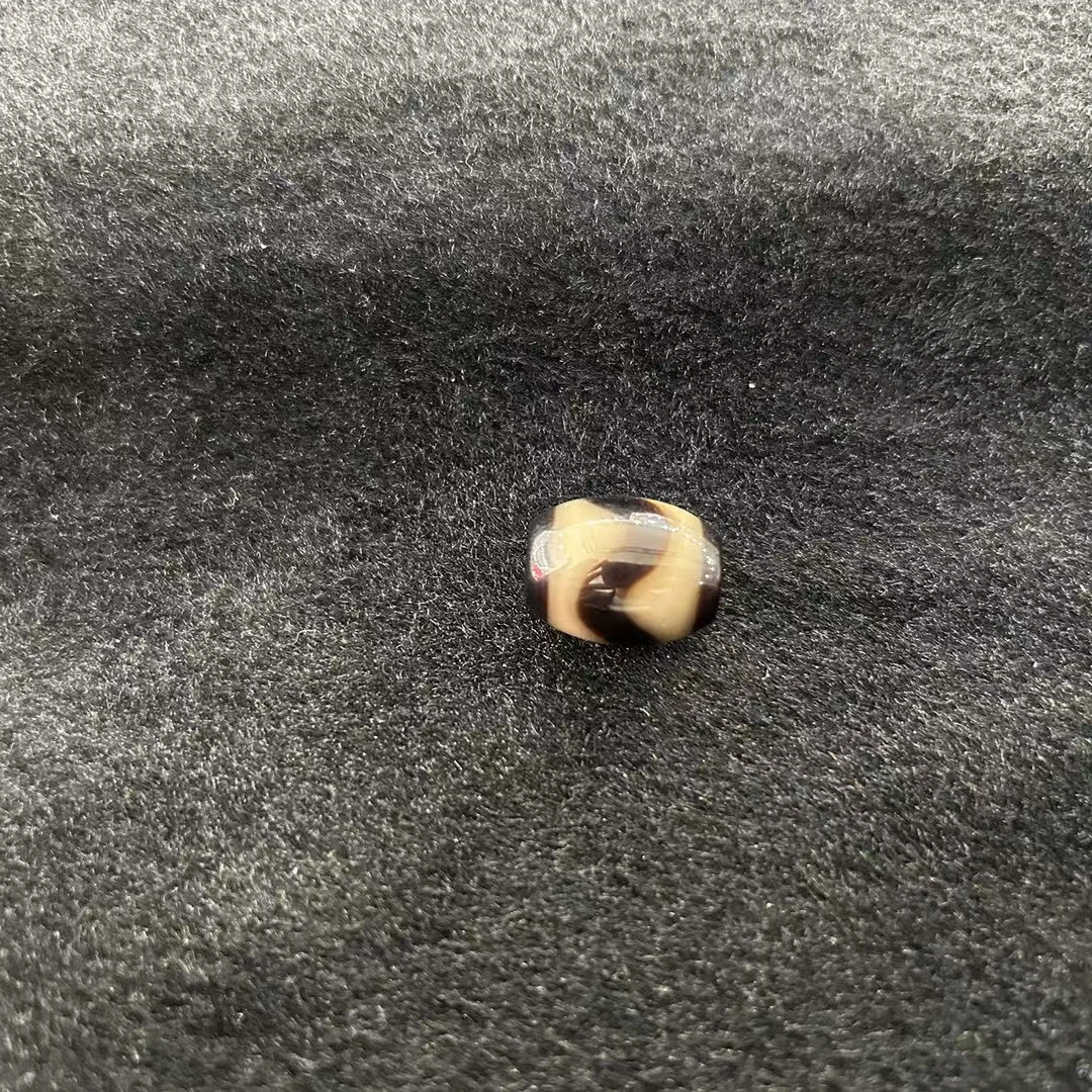 （深）三品珍选良品黑金达洛玛瑙单株