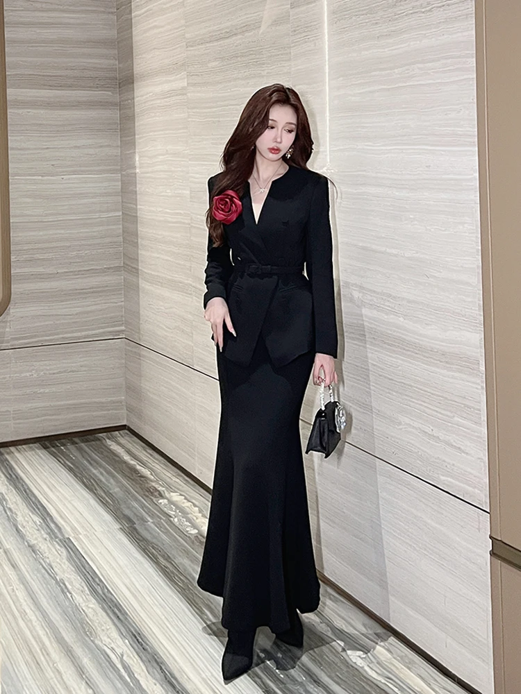 罗曼湾湾 包臀开叉半身裙+黑色玫瑰花装饰长袖西装小上衣两件套装