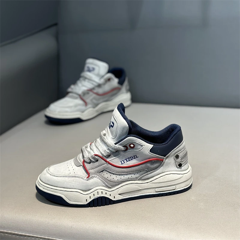 2025新款男士休闲板鞋低帮软底时尚百搭复古皮面潮流爆款运动鞋男