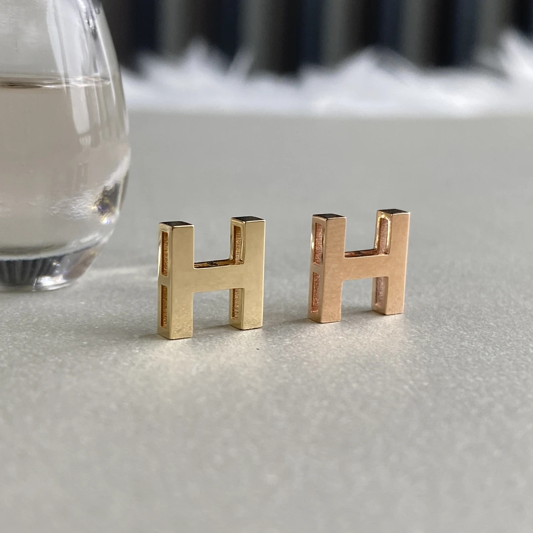 CFJEW 18K金【通体素金字母H】吊坠k红k黄两样化选择精品百搭