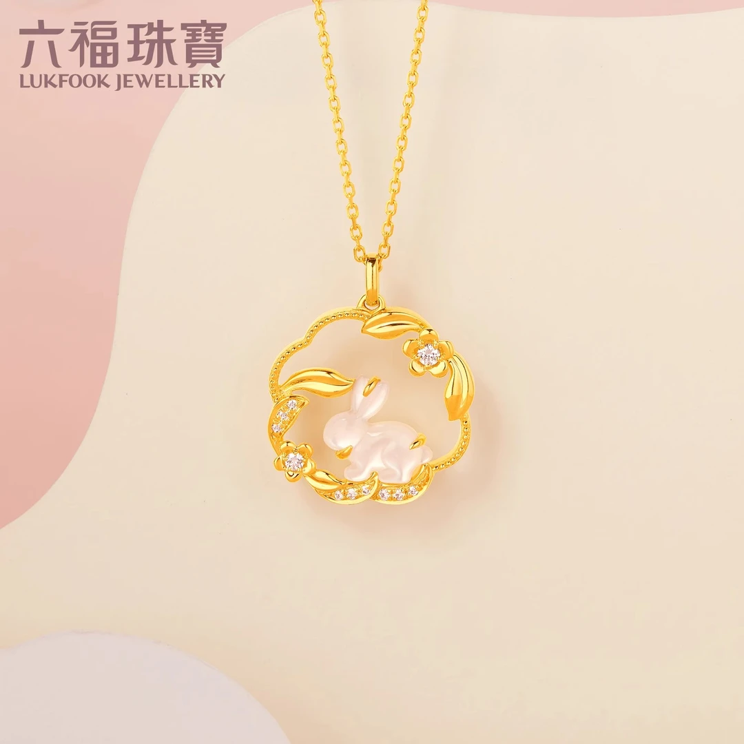 六福珠宝梅花兔子钻石项链灵动女18k金贝 壳套链定价cMDSKN0088Y