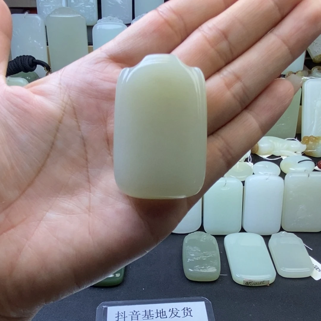 和田玉颈饰未镶嵌我***面