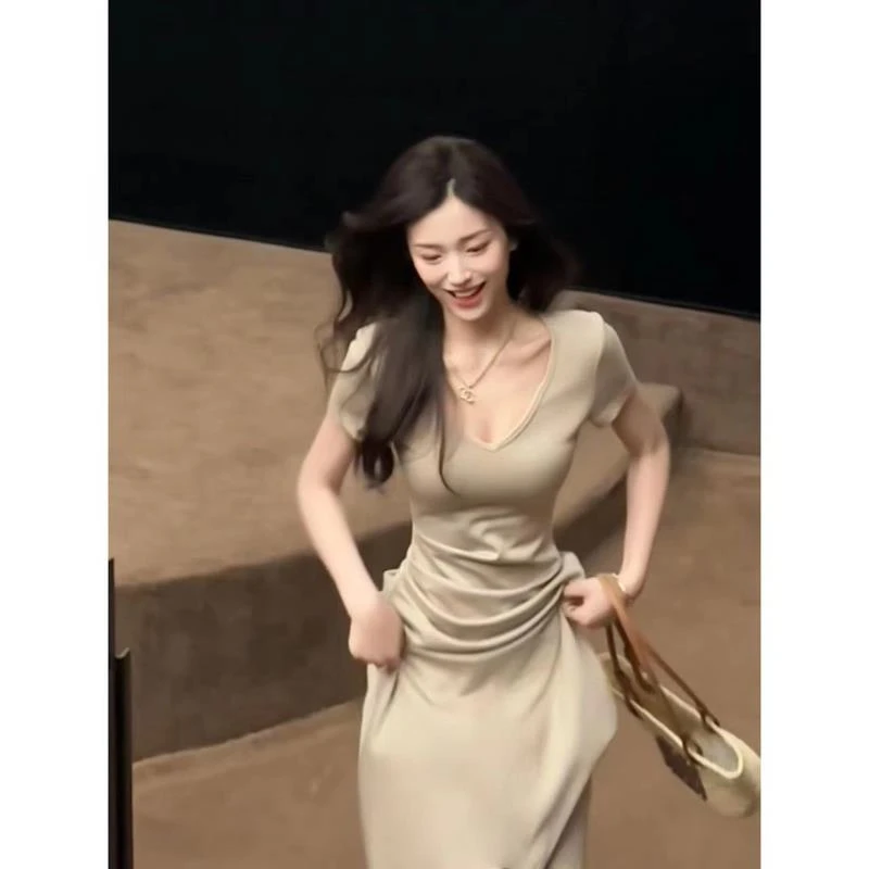 URCAN REUIUQ法式纯欲风气质V领黑色连衣裙女夏季新款性感修身显