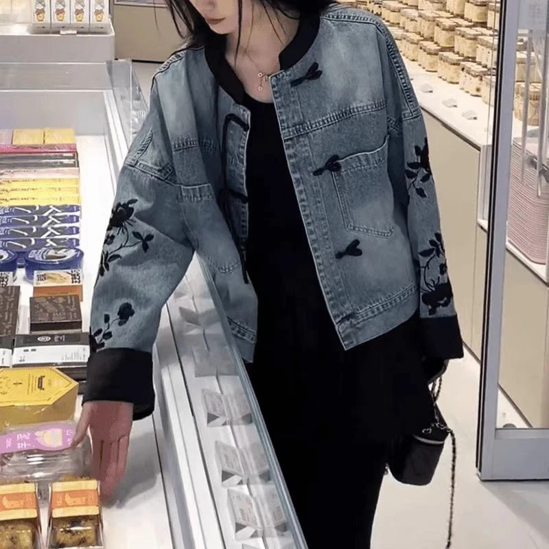 2024秋季新中式国风牛仔外套女梨型身材大码女装拼接夹克绣花