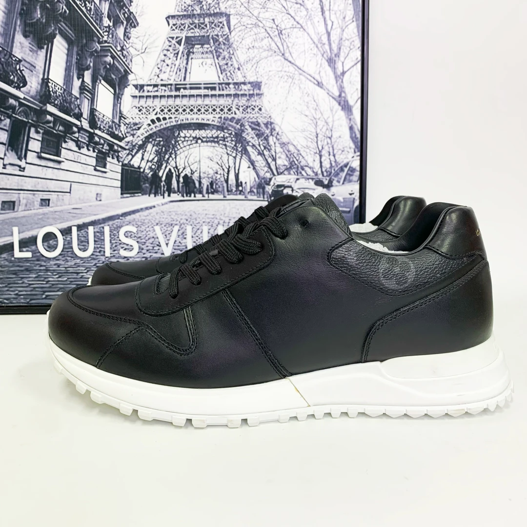 全新未使用 LouisVuitton/路易威登 LV Runaway黑色老花运动鞋