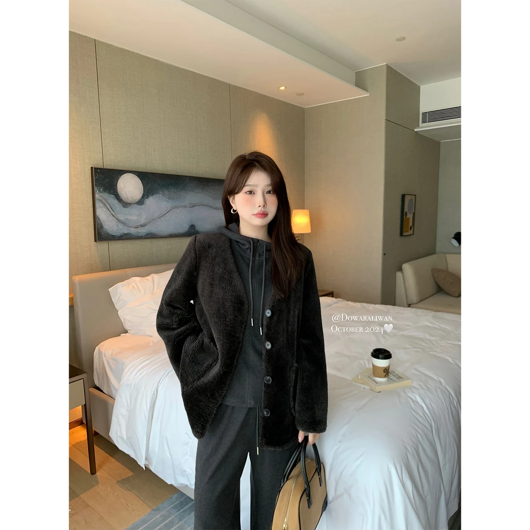 大婉酱微胖定制韩系毛毛绒感外套设计感V领冬季休闲慵懒上衣6437D