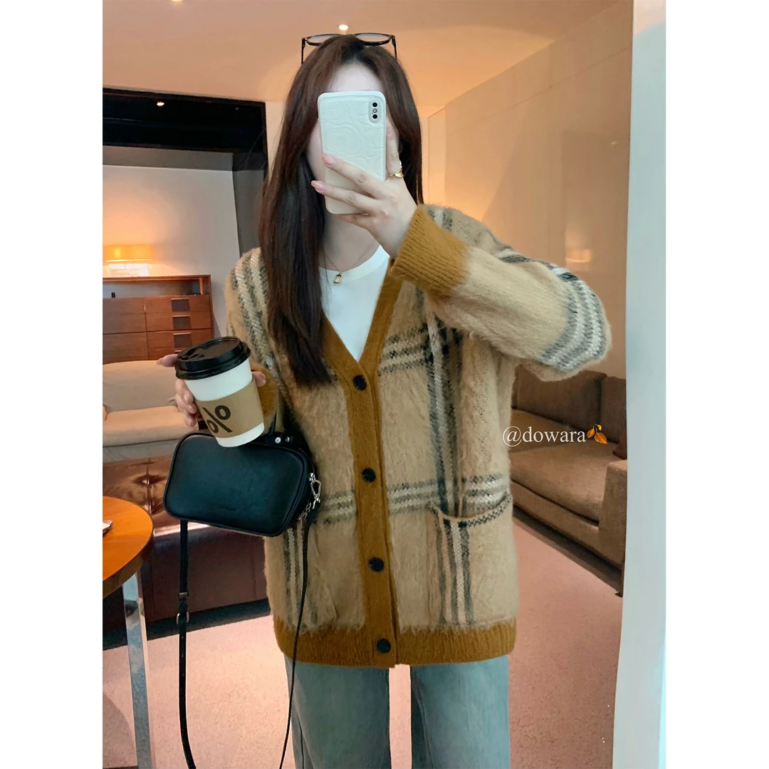 现货大婉酱微胖定制 复古时尚法式小香风卡其色格纹开衫毛衣5914D