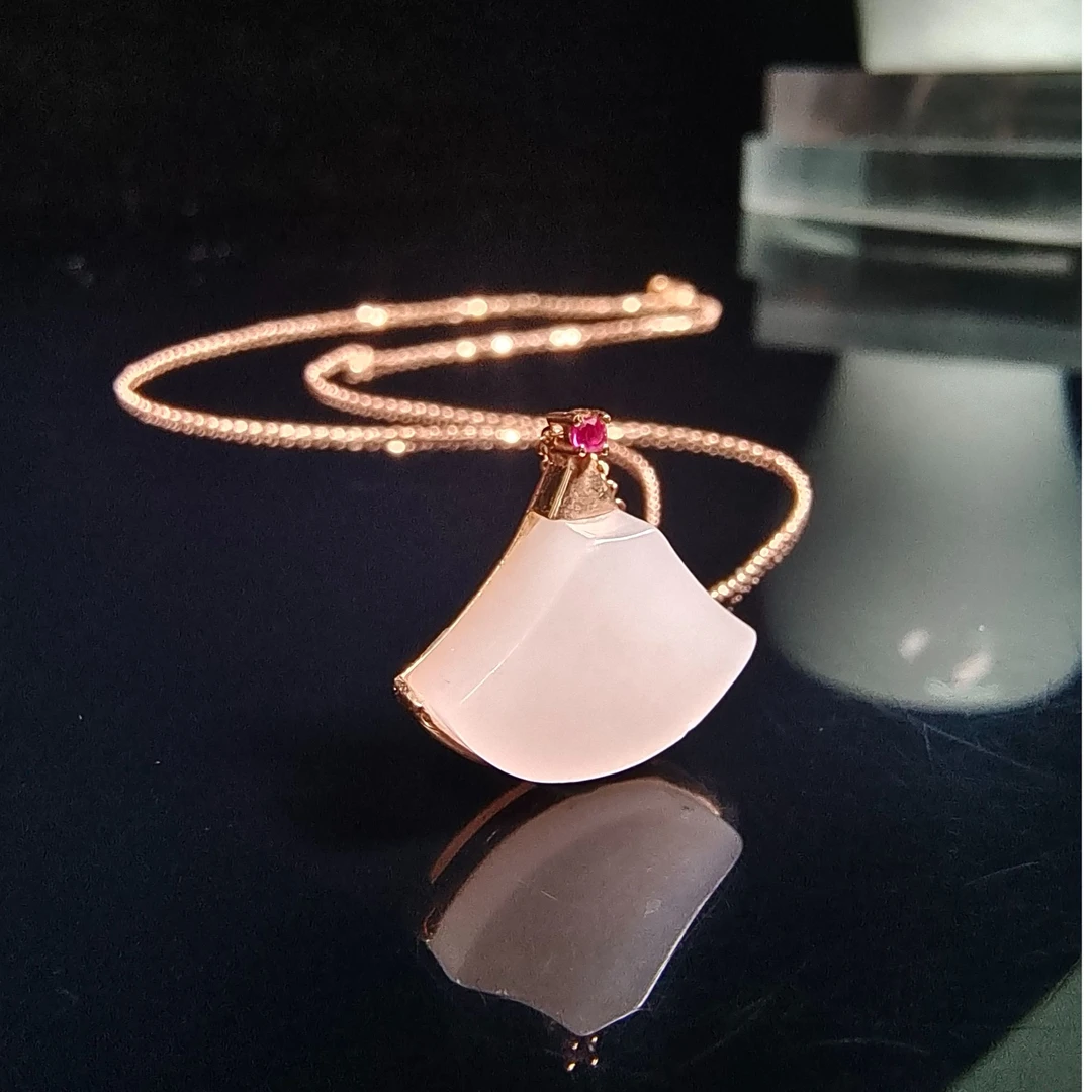 18K和田玉扇形项链   和田玉  气质 时尚 精美