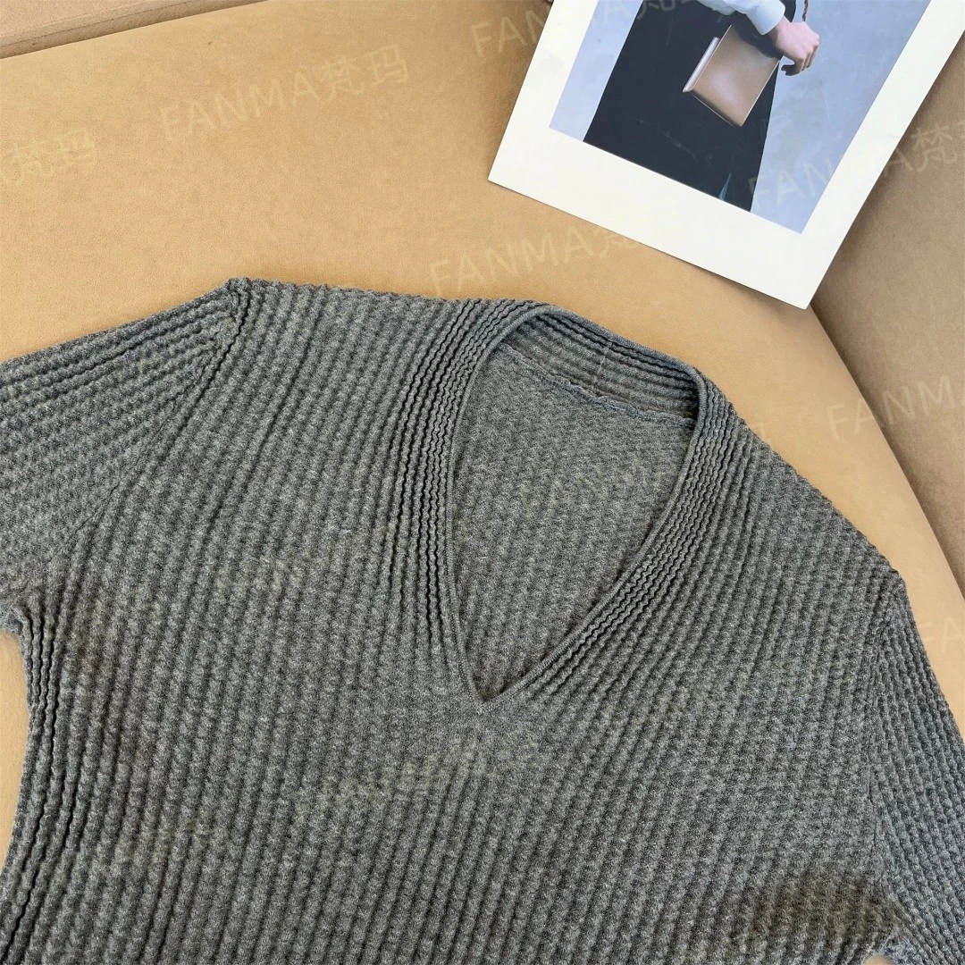 V领褶皱设计女士短袖针织衫 含桑蚕丝套头羊毛打底衫 F137-33021