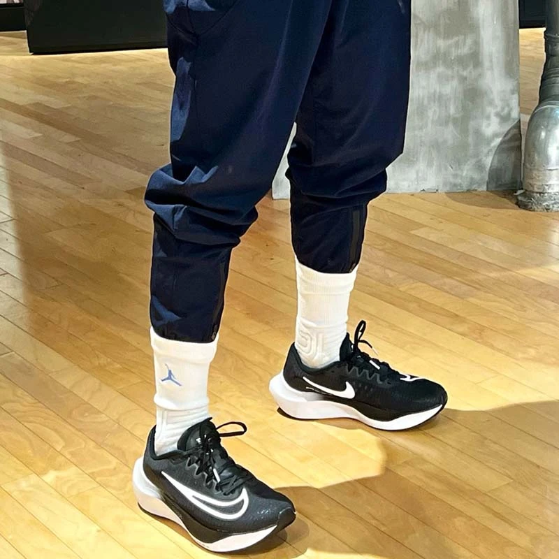 清货 耐克正品 Nike Zoom Fly 5 黑白 低帮跑步鞋 DM8968-001
