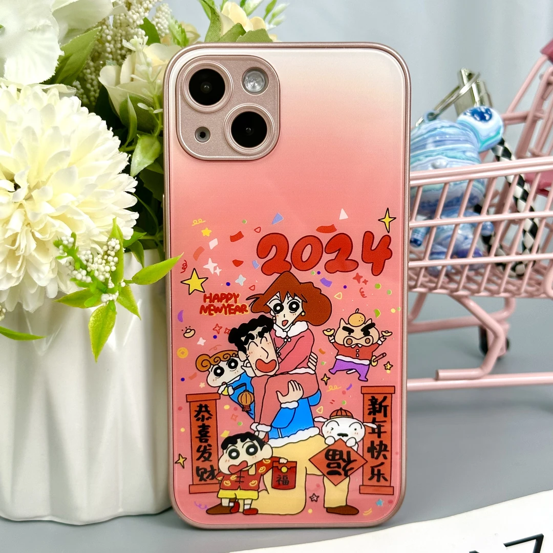 2024春节蜡笔小新一家玻璃苹果15手机壳华为小米新年oppo卡通vivo