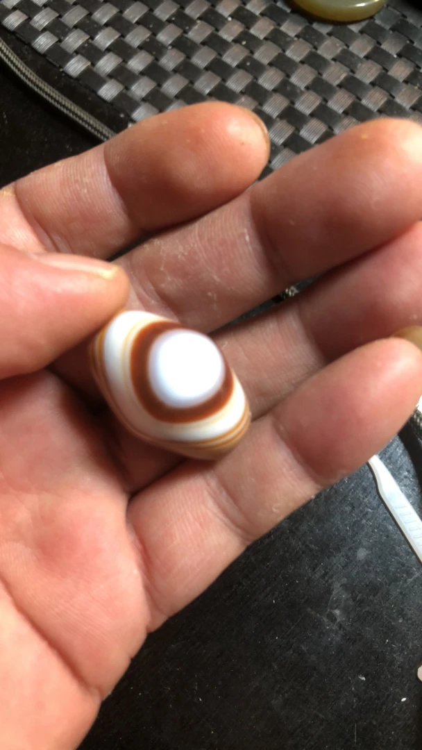 精品天然缠丝玛瑙