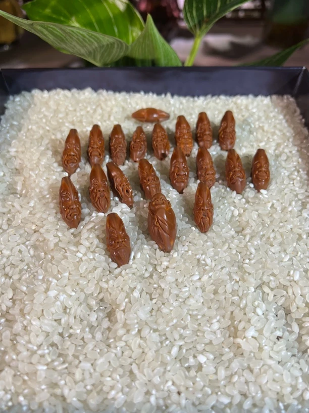 橄榄核油核纯手工柳叶脖挂风格设计独特男女合适佩戴