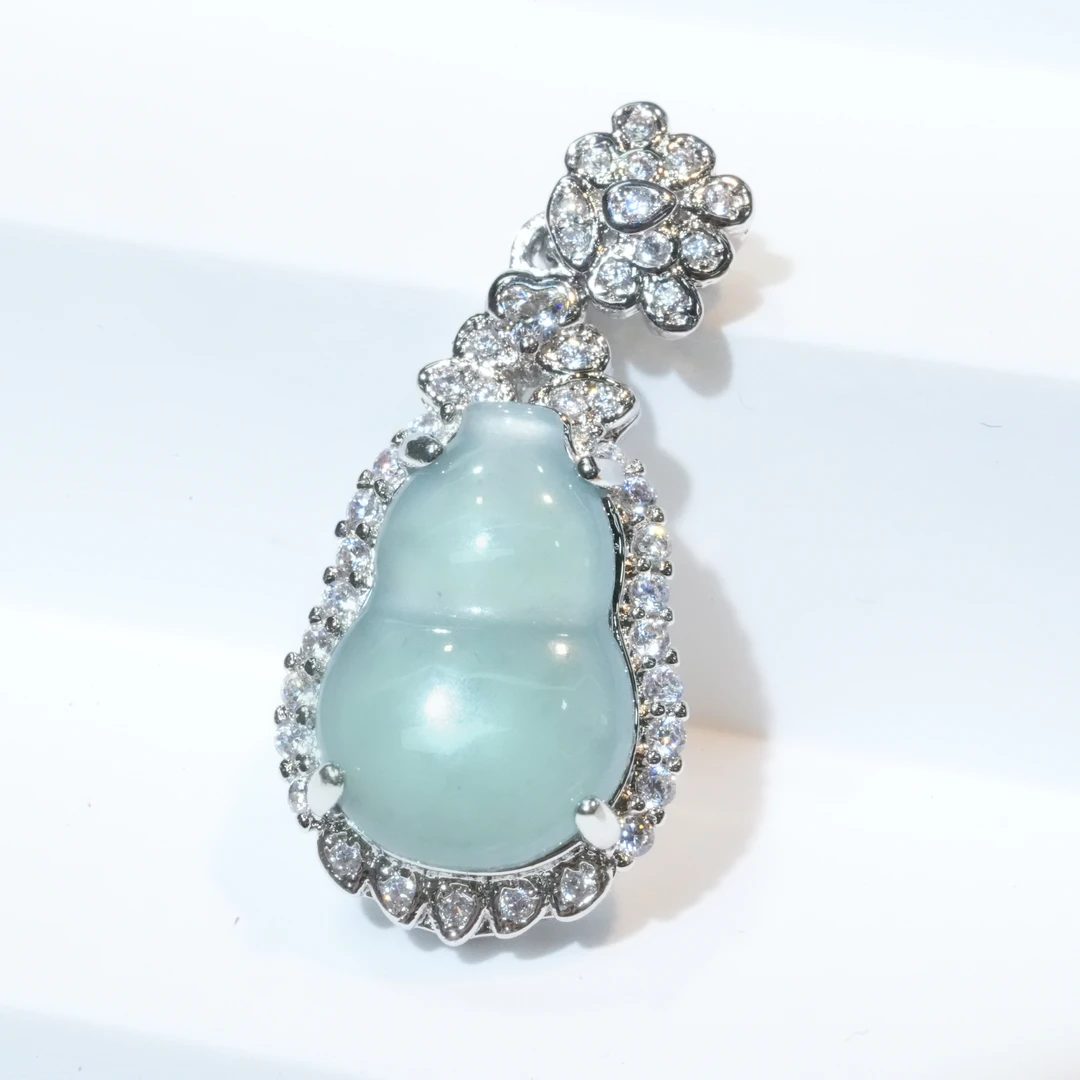 天然A货翡翠葫芦精镶时尚吊坠不含链百搭轻奢百搭美多样性发