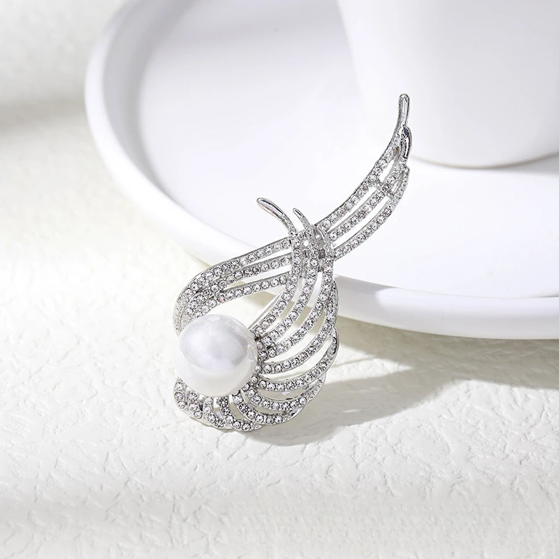 天使翅膀胸针女轻奢时尚珍珠开衫胸花配饰防走光别针扣百搭新款夏