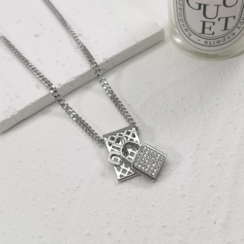 铜合金项链 714小众设计气质轻奢高级密微镶锁头镂空牌牌锁骨链