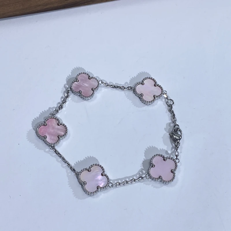 铜合金仿水晶手链 04654大淇原创冷淡风粉色四叶花轻奢个性手链