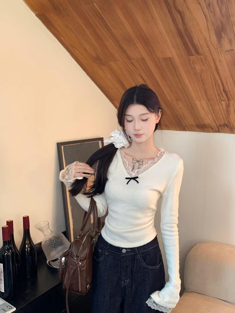 法式甜美V领蕾丝花边长袖T恤女秋冬季修身显瘦短款打底衫洋气上衣