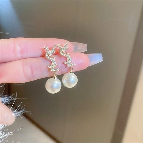 合金耳饰 高级感精美满钻轻奢名媛字母耳环RD936