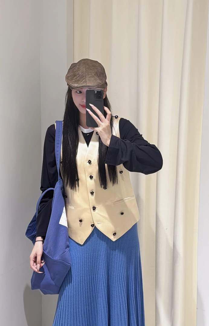 EENK 缎面立体玫瑰绣花马甲气质设计感