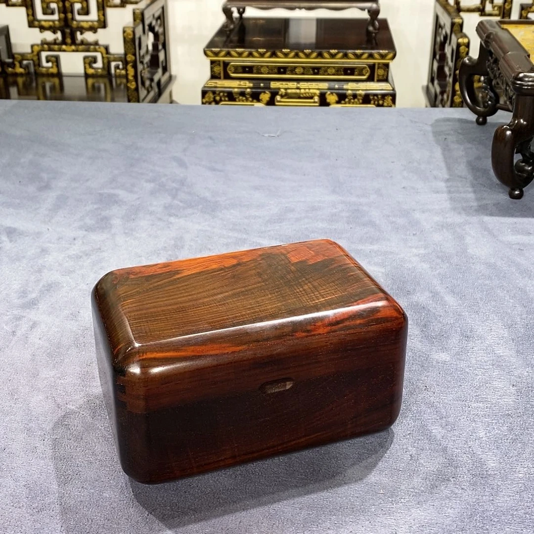 红酸枝木类成套家具首饰盒