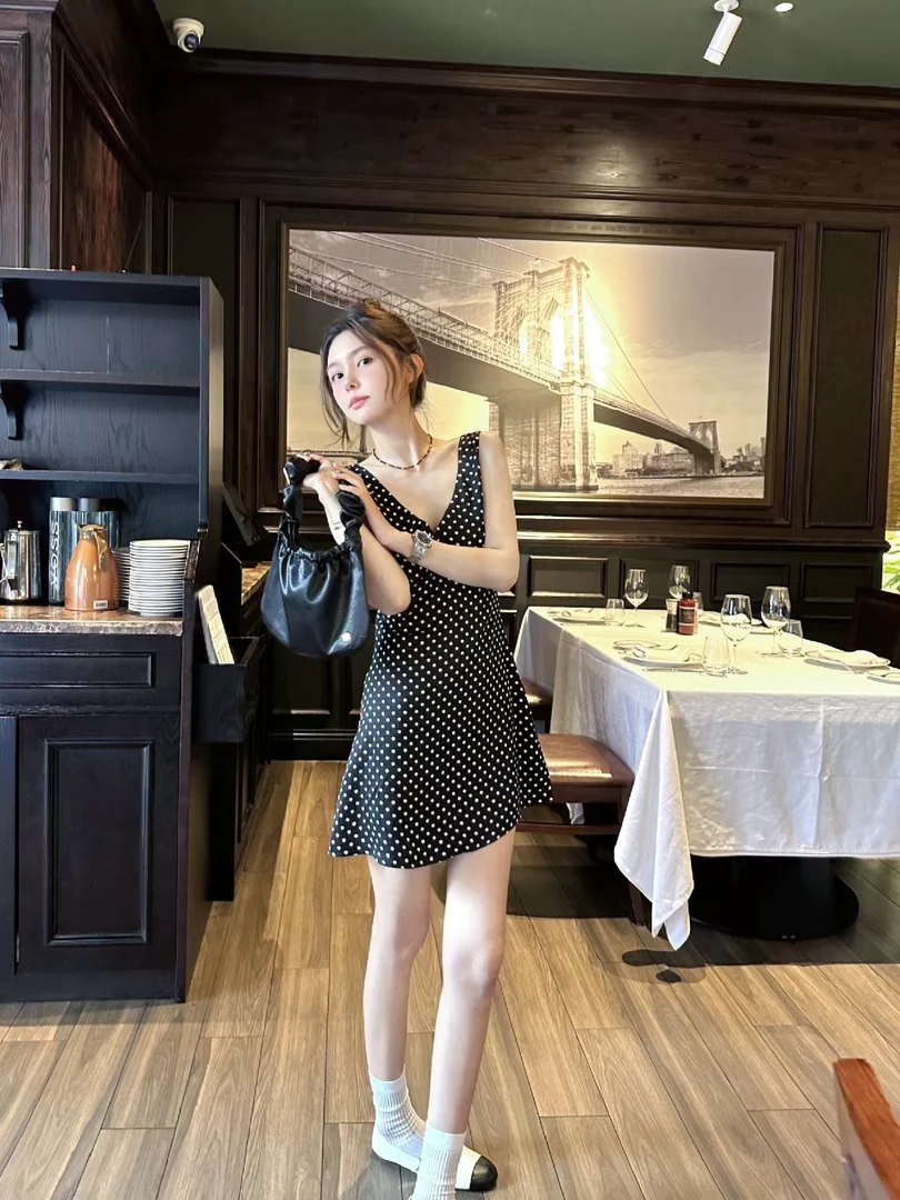 夏季时尚气质收腰显瘦黑白小香风名媛裙子小众设计感吊带小黑裙女