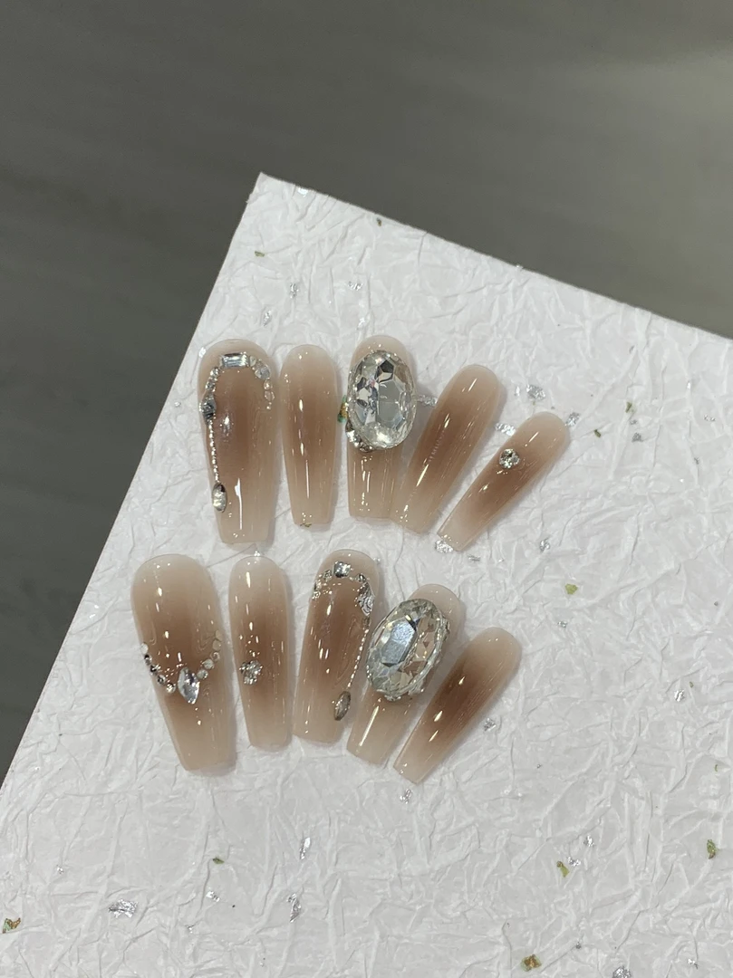 美拉德腮棕纯手工成品穿戴美甲2023秋冬碎钻渐变高级感指甲贴片