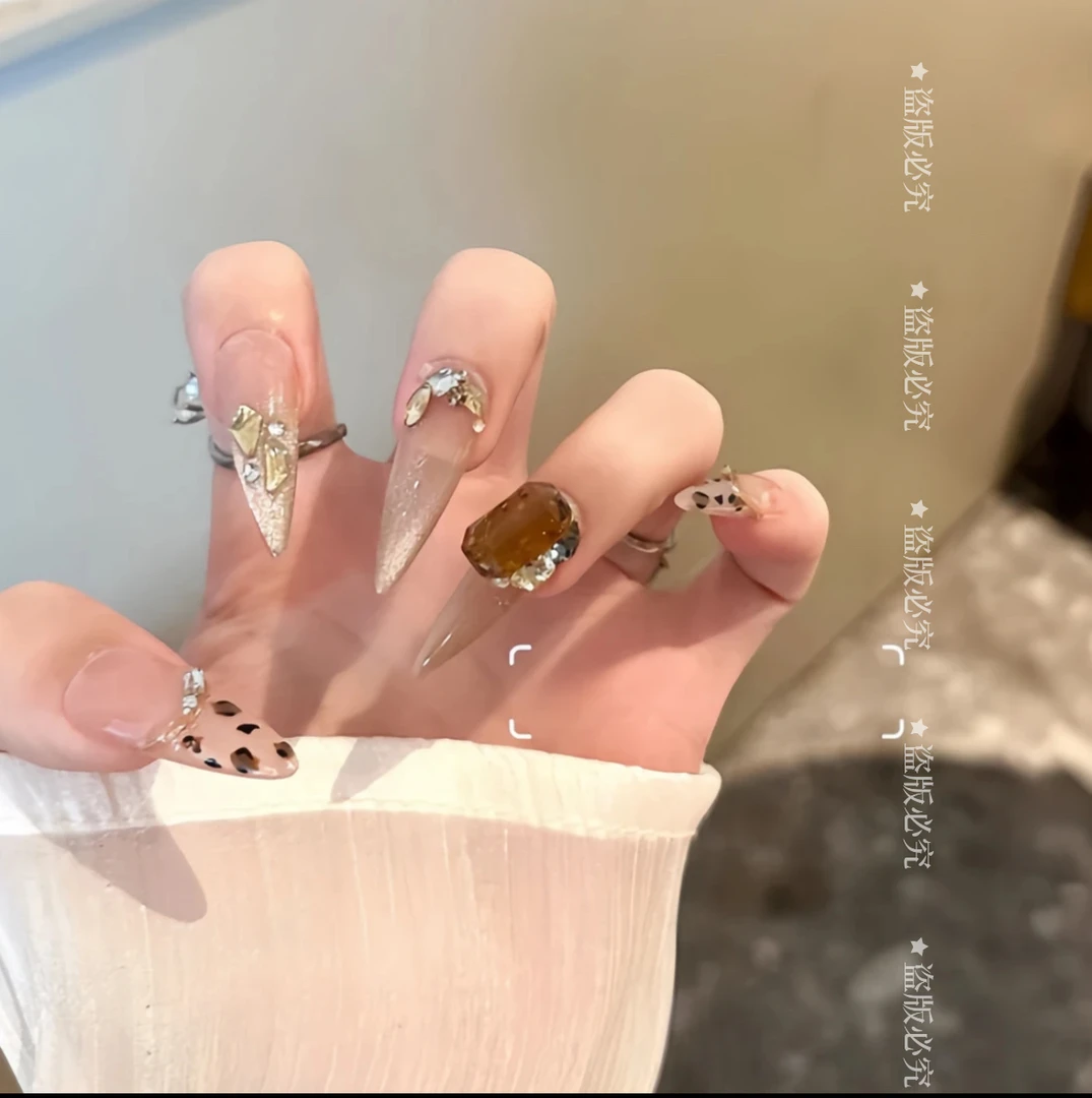 高级感新款手工穿戴甲纯欲风定制法豹纹显白美甲高级爆闪美甲气质