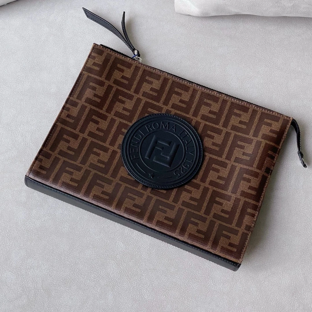 99新 FENDI/芬迪 老花手拿包 jm3a-0236