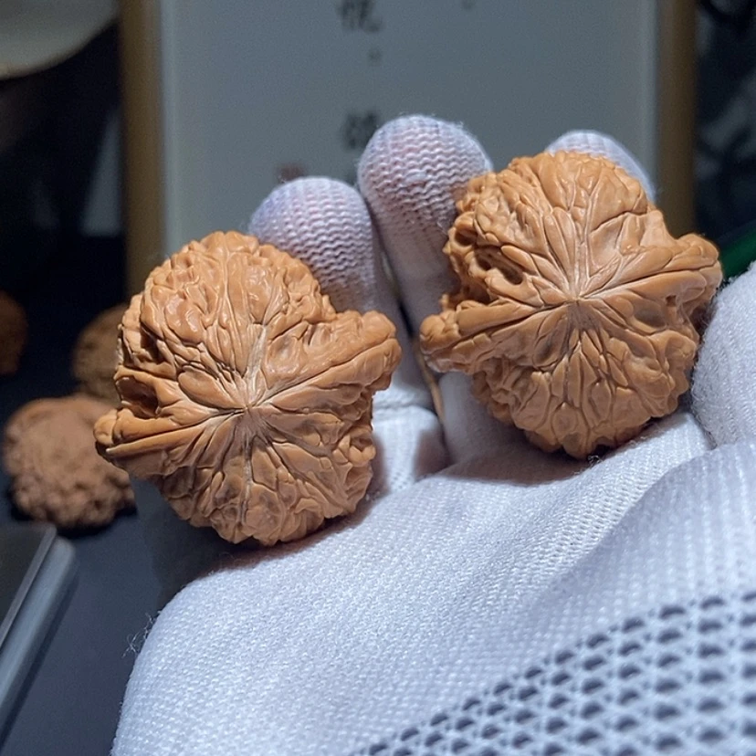 【闪购商品】核桃核雕一****?