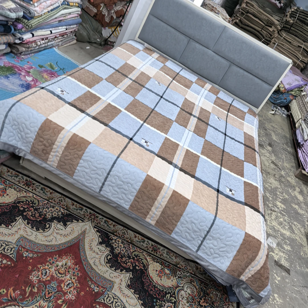 牛奶绒床盖《蓝色轻奢大格》2米*2.3米