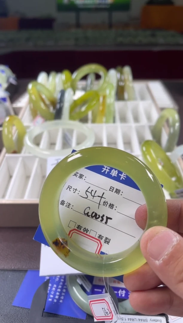 【闪购商品】蛇纹石玉手镯未镶嵌纯天然老坑岫玉手镯