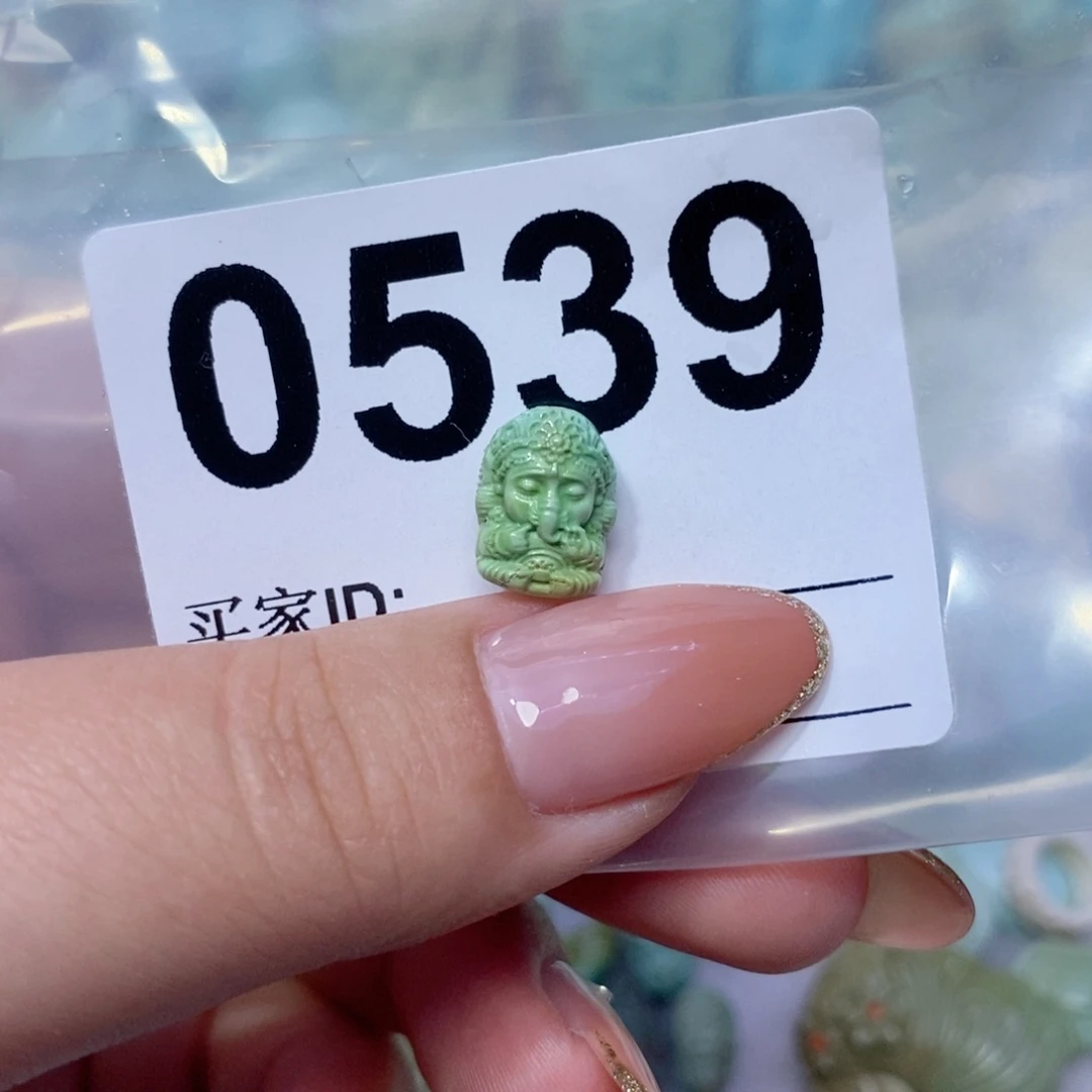 绿松石配饰未镶嵌