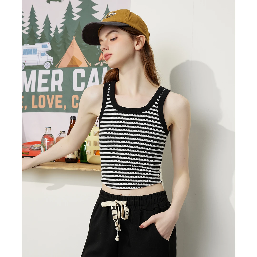 a02【金拐子专属】舒适透气设计感面料短款女式背心AES1I2344