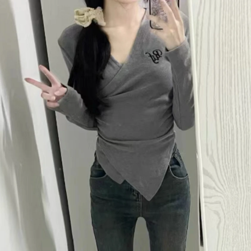 灰色V领开叉不规则辣妹显瘦短款T恤秋冬刺绣修身德绒保暖长袖上衣